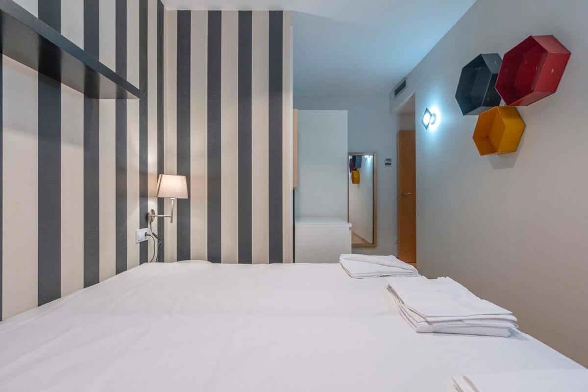 2 Bedroom Duplex Apartment With Balcony 4-3 Barcelona Eksteriør bilde